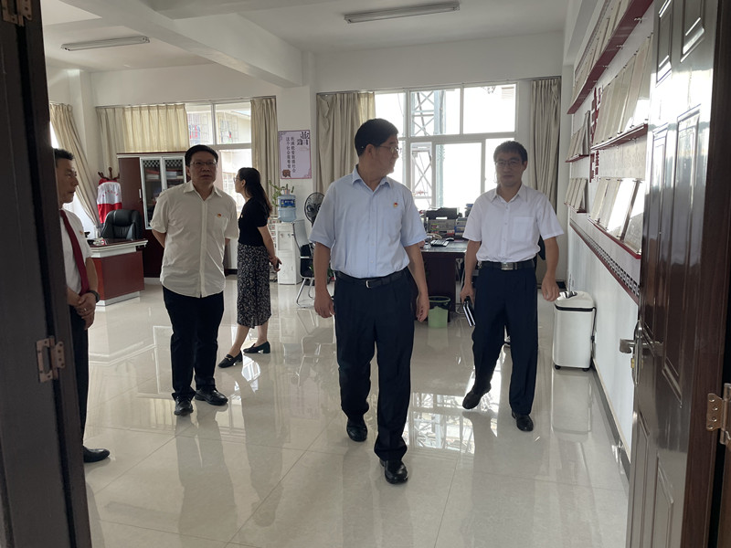 普洱学院党委书记陆平调研指导普洱市 志愿服务工作