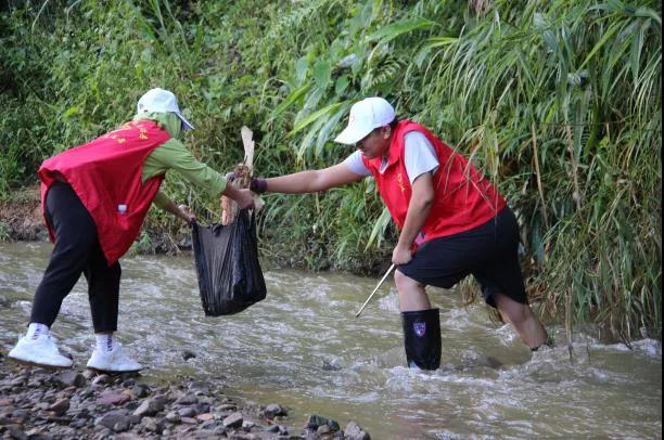 志愿服务丨“河”我一起，保护母亲河，普洱“河小青”在行动！