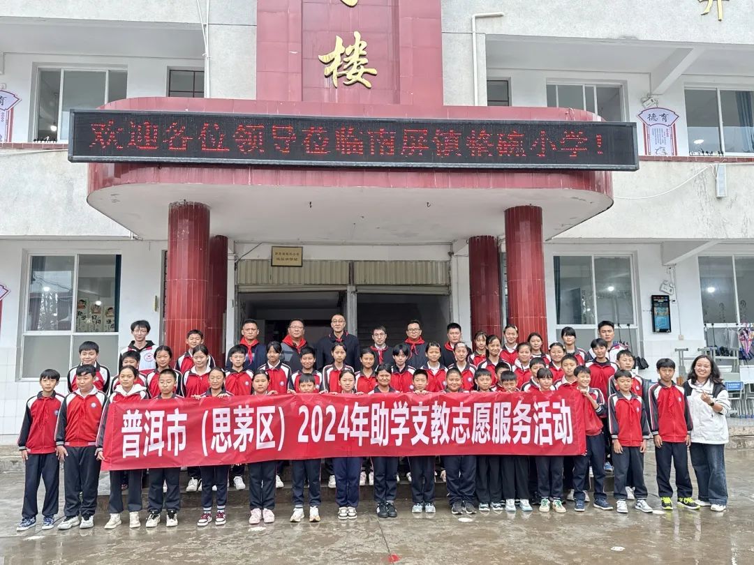 服务“一小”小切口，体现大关爱——爱心课桌椅陪伴学生健康成长