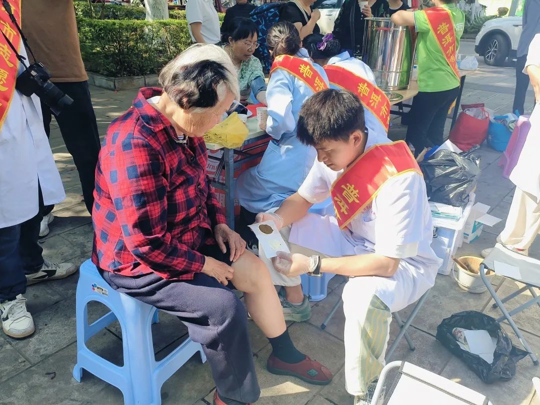 系列志愿进社区，多样服务“贴”人心