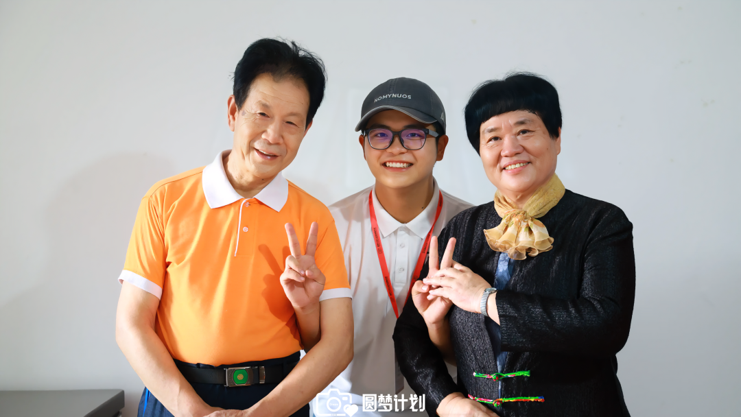 定格半生情缘：茶乡公益为银发夫妻免费补拍婚纱照