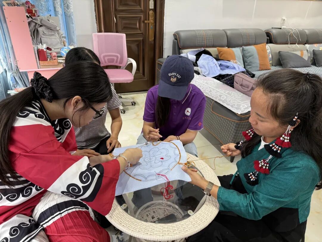 以针为媒绣同心 非遗相融促团结