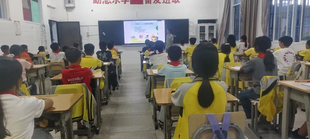 一堂安全课，一场心理团辅：守护乡村少年向阳成长
